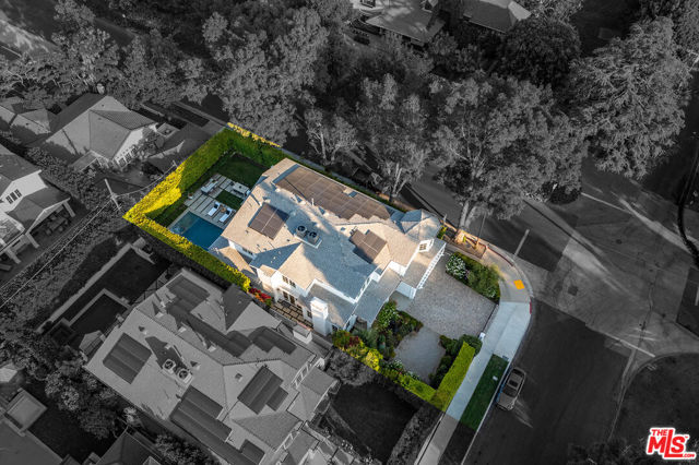 4402 Ledge Avenue, Toluca Lake CA: https://media.crmls.org/mediaz/795a5ded-8575-4140-83ba-608bee2ebcfb.jpg