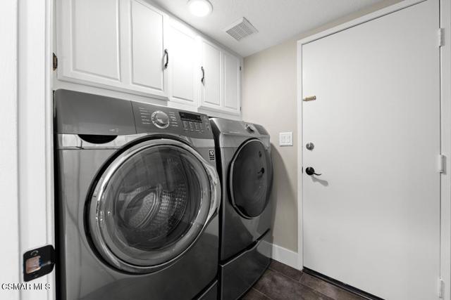 3085 Klamath Avenue, Simi Valley CA: https://media.crmls.org/mediaz/795b05f7-a5ed-4289-870f-019f9587bdd7.jpg