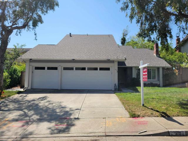 17089 Columbia Dr, Castro Valley CA: https://media.crmls.org/mediaz/795b388e-1763-418a-a9f3-ec6c39fcc8e2.jpg