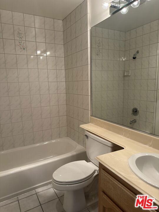5319 Lindley Avenue, Tarzana CA: https://media.crmls.org/mediaz/795c4a1a-5ee7-4425-8175-2ebfe6d94a8c.jpg