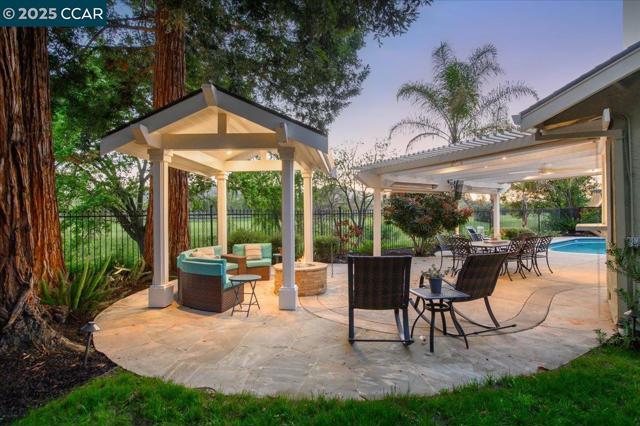 9461 Thunderbird Pl, San Ramon CA: https://media.crmls.org/mediaz/795d0b2c-e102-4a2e-b8a0-d607ce6ff1ea.jpg