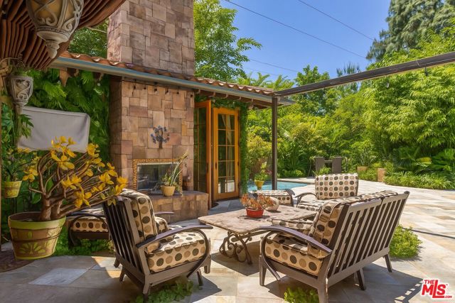 15401 Brownwood Place, Los Angeles CA: https://media.crmls.org/mediaz/795d2378-5478-478c-96e6-2bc146148888.jpg
