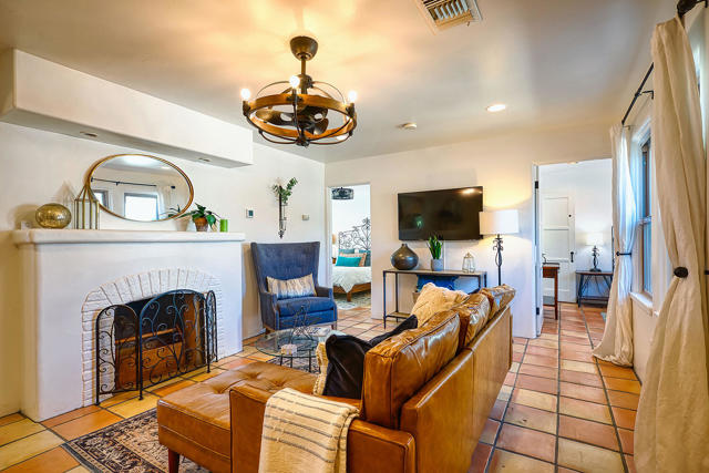 Living Room103L