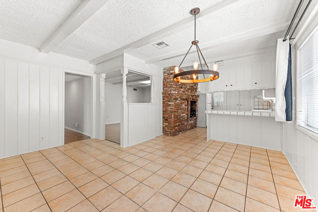 5013 Catalon Avenue, Woodland Hills CA: https://media.crmls.org/mediaz/795e5db4-3a3f-47e6-bc48-a50f1d355e40.jpg