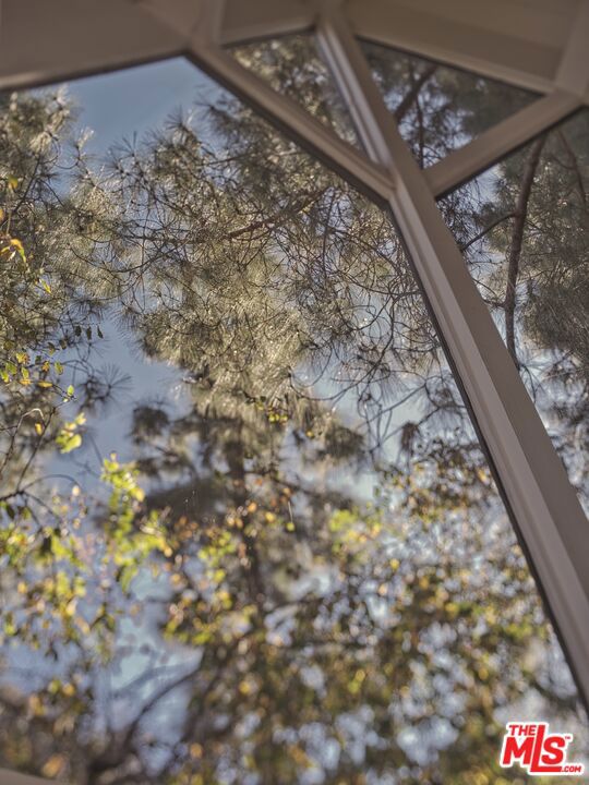 https://media.crmls.org/mediaz/795ee4be-c8d1-4456-8e39-a765f63e036b.jpg?preset=X-Large