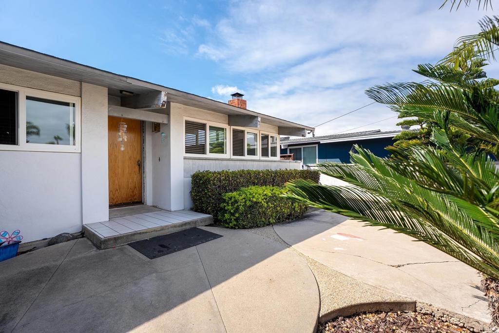 3026 Poinsettia Dr - photo 2