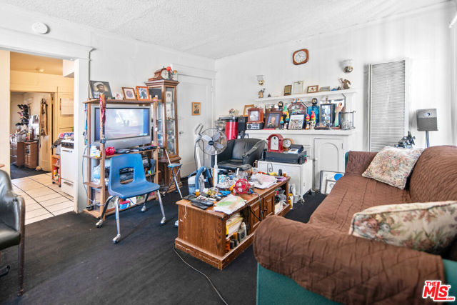159 E 47th Street, Los Angeles CA: https://media.crmls.org/mediaz/79602177-f5a1-4068-ace0-92da027cb40d.jpg