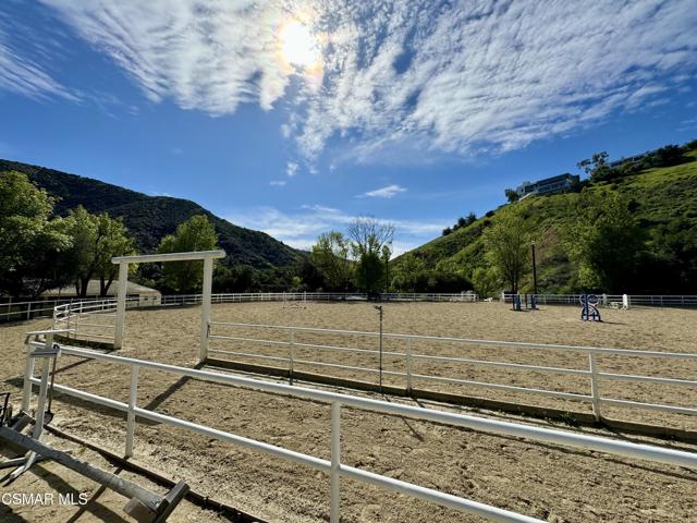 54 Saddlebow Road, Bell Canyon CA: https://media.crmls.org/mediaz/7960cb05-6b70-4738-b4d3-e68994b7dad1.jpg