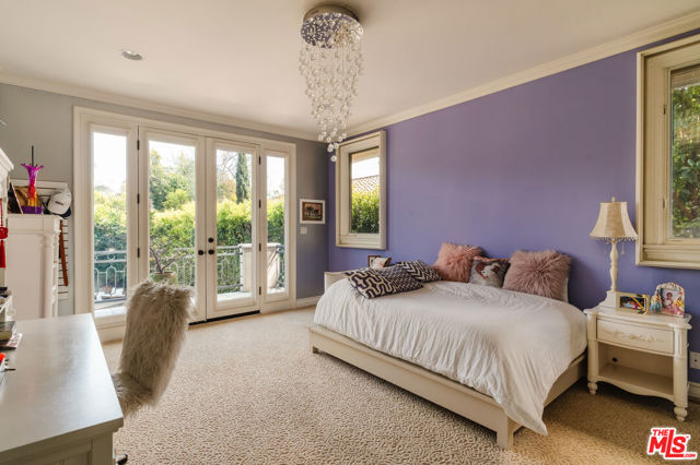 1202 San Vicente Boulevard, Santa Monica CA: https://media.crmls.org/mediaz/7960ce5b-d773-46ea-b9f9-8a799c5afbba.jpg