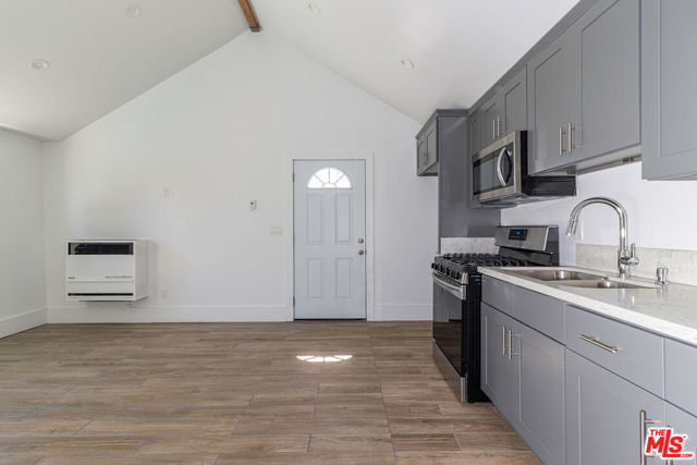 2807 S Bedford Street, Los Angeles CA: https://media.crmls.org/mediaz/79613110-8977-4a32-938a-e4e892d0af7f.jpg