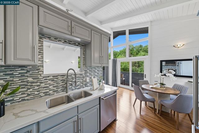50 Brookwood Rd, Orinda CA: https://media.crmls.org/mediaz/7961f8fd-e1b0-4d79-9cf0-af9251cea8df.jpg