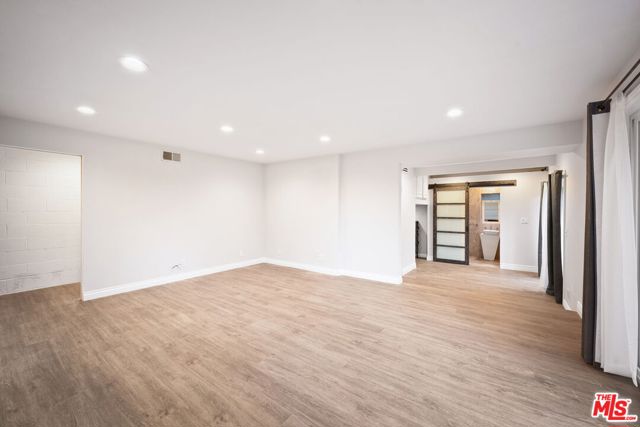 8657 Valley Flores Drive, West Hills CA: https://media.crmls.org/mediaz/7962af58-ff24-4495-bb1c-362bc12ee719.jpg