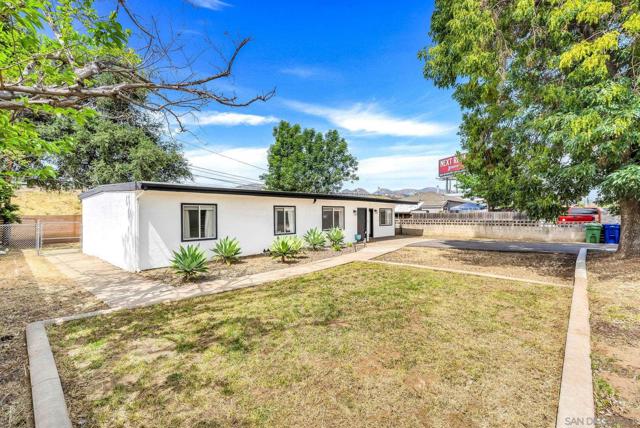 12244 Lakeshore Drive, Lakeside CA: https://media.crmls.org/mediaz/7962dfae-4c64-4ad7-b2ea-ecf15b59e385.jpg