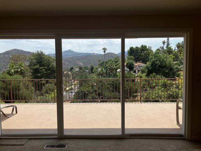 2626 Sunset, Escondido CA: https://media.crmls.org/mediaz/79633359-869f-4da9-89d3-094bb5839cb4.jpg