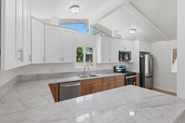 Detail Gallery Image 7 of 48 For 843 Alvin St, San Diego,  CA 92114 - 6 Beds | 4 Baths