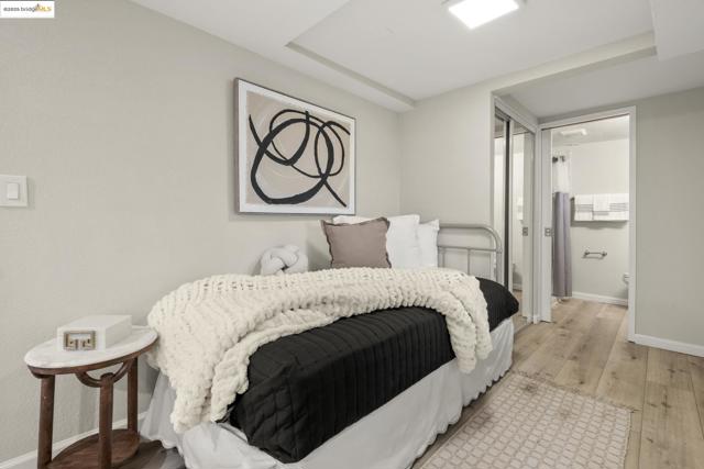 2050 E 30Th St, Oakland CA: https://media.crmls.org/mediaz/7963d5f6-9958-4f35-95b1-9b5c4b3cfefd.jpg