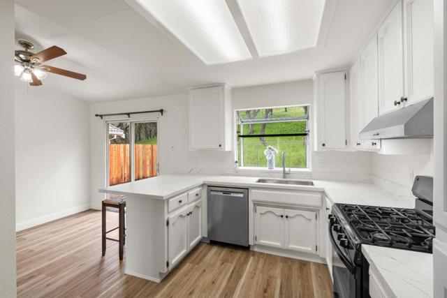 46315 Pine Meadow Drive, King City CA: https://media.crmls.org/mediaz/79642aee-9887-4db7-bd7a-01c98d4fd2e3.jpg