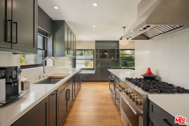 7640 Woodrow Wilson Drive, Los Angeles CA: https://media.crmls.org/mediaz/79649c63-0047-4063-88d6-2ee93fb7938e.jpg