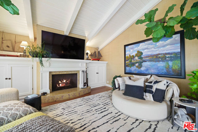 31740 Broad Beach Road, Malibu CA: https://media.crmls.org/mediaz/7964b01d-7109-4309-9121-14417f11fcee.jpg