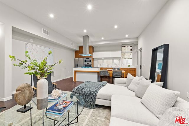 1729 S Barrington Avenue, Los Angeles CA: https://media.crmls.org/mediaz/7964ce85-dd93-4def-8ca2-7e2755e2d0c1.jpg