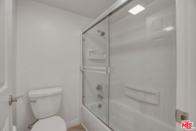 675 Oak Run Trail, Oak Park CA: https://media.crmls.org/mediaz/7965d9bf-c2b5-4a7e-8abc-129e8e33c94d.jpg