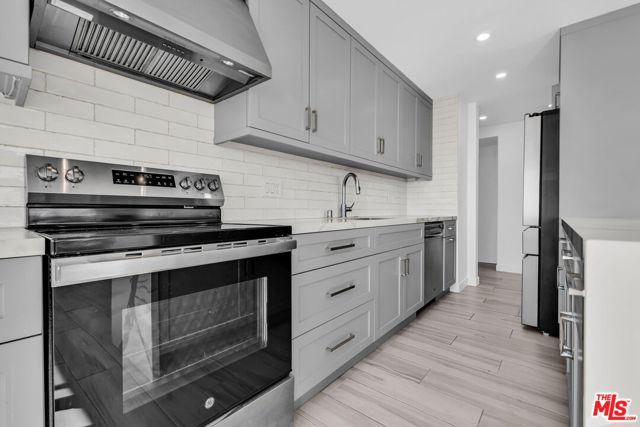 1155 N La Cienega Boulevard, West Hollywood CA: https://media.crmls.org/mediaz/7966e896-d824-4323-a2e8-e7dfb2f487ea.jpg