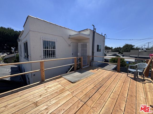 858 W 88th Street, Los Angeles CA: https://media.crmls.org/mediaz/7966f41c-3d59-4945-8594-c84d43753bff.jpg