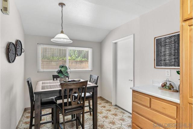 6387 Lake Badin Ave, San Diego CA: https://media.crmls.org/mediaz/796722ae-c5e0-4647-967e-1e325bac4a79.jpg