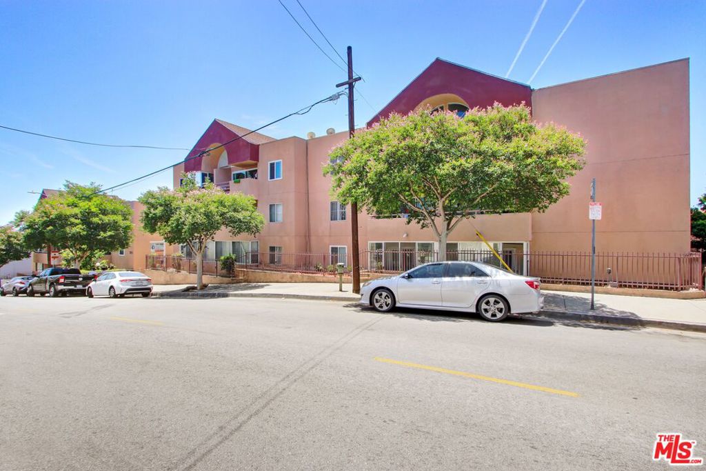 918 W COLLEGE Street 320, Los Angeles, CA 90012