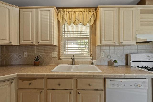 49 Blanca Lane, Watsonville CA: https://media.crmls.org/mediaz/7967b5b3-cf79-4500-bcc3-4ddcf23b2771.jpg