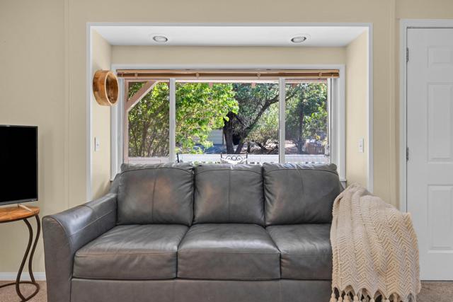3221 Dolores Dr, Julian CA: https://media.crmls.org/mediaz/79692330-21cd-4209-b3e2-e1216d85feeb.jpg