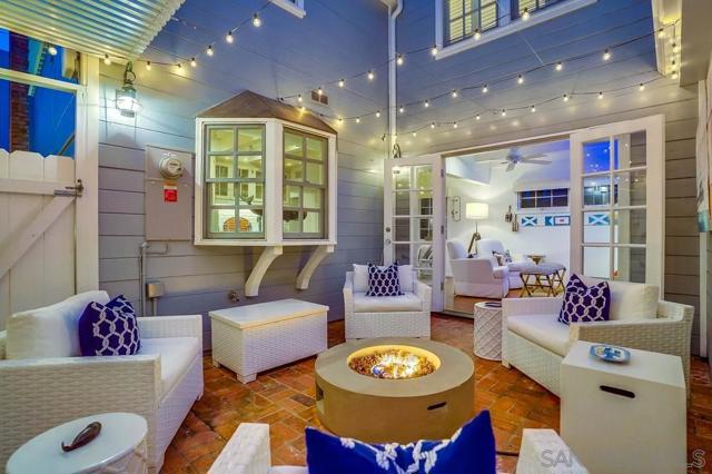 75 Corinthian Walk, Long Beach CA: https://media.crmls.org/mediaz/796a2cb0-0a89-4681-9787-614f65683645.jpg