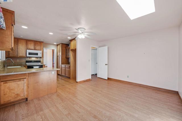 426 El Caminito, Livermore CA: https://media.crmls.org/mediaz/796a3ecc-1794-4295-95e5-1ae71a57d467.jpg