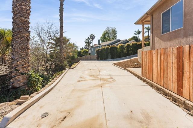 Detail Gallery Image 48 of 55 For 209 Journeys End, Vista,  CA 92083 - 4 Beds | 2/1 Baths