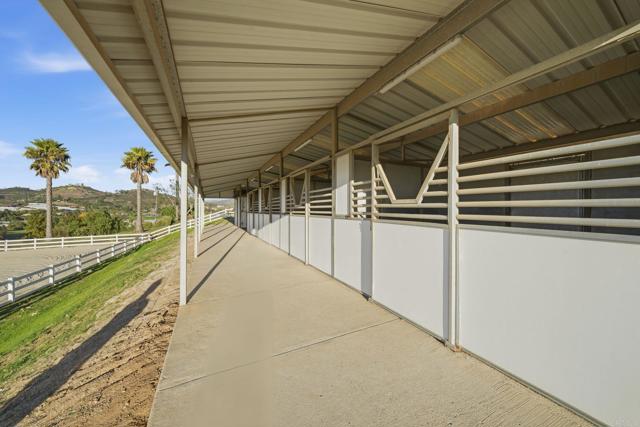 Detail Gallery Image 24 of 40 For 1925 Robinhood Rd, Vista,  CA 92084 - 5 Beds | 4/1 Baths