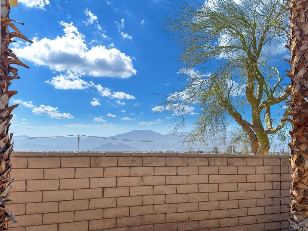 https://media.crmls.org/mediaz/796b1439-955f-4be0-b0d1-b6f242899a9c.jpg?preset=X-Large