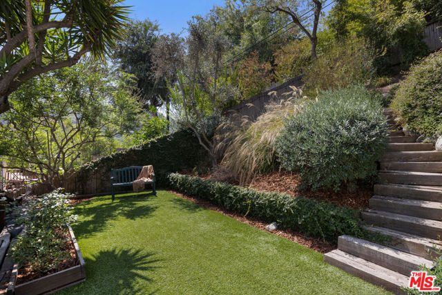 2236 Earl Court, Los Angeles CA: https://media.crmls.org/mediaz/796b5785-6590-4f6b-be26-8b109b72a85b.jpg