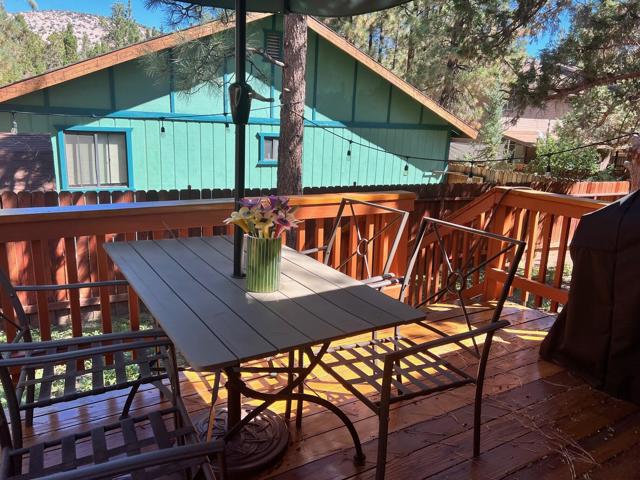 525 Angeles Boulevard, Big Bear CA: https://media.crmls.org/mediaz/796b740f-c5b7-43a5-8464-419df89aaf52.jpg