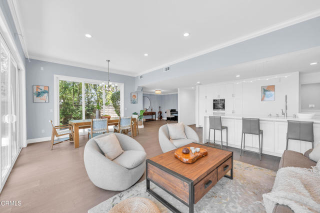 320 Starlane Drive, La Canada Flintridge CA: https://media.crmls.org/mediaz/796c5deb-12f0-4a5f-a878-2f4c1364d0a4.jpg