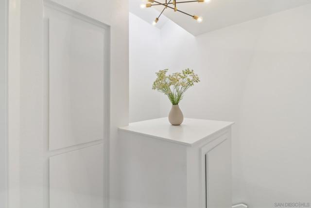 8312 Via Sonoma, La Jolla CA: https://media.crmls.org/mediaz/796cee81-bbc7-49fe-9a58-95eac54177c2.jpg