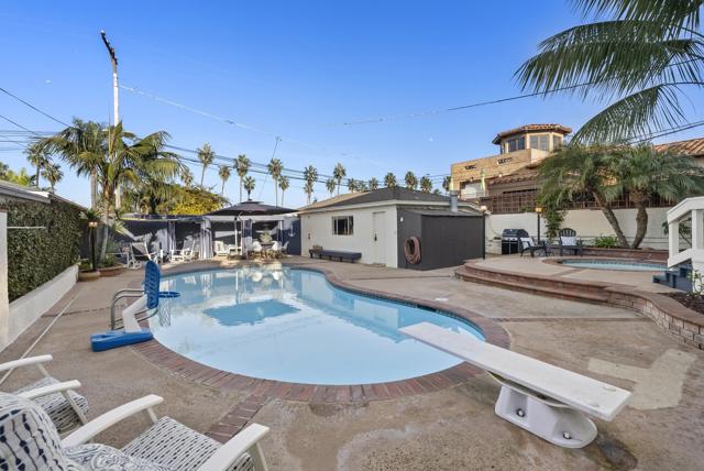 4474 Niagara Ave, San Diego CA: https://media.crmls.org/mediaz/796d4be3-5871-4c0a-9386-dcf16a9a3617.jpg