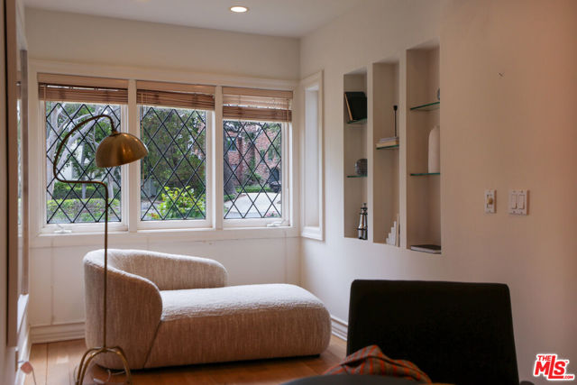 628 N Elm Drive, Beverly Hills CA: https://media.crmls.org/mediaz/796d6774-9dff-4d23-bab4-a972879ebf01.jpg
