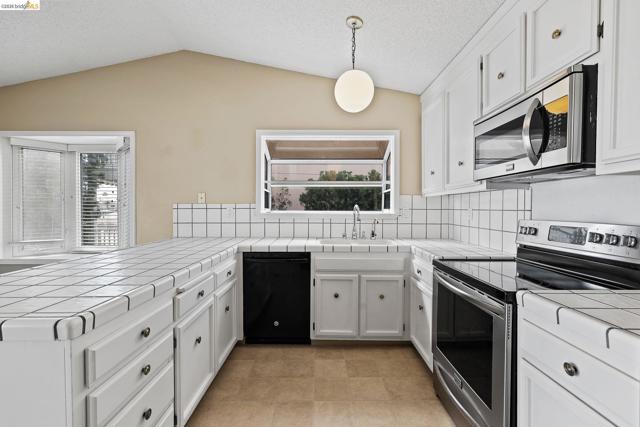 Image 21 of 59 For 1147 Willow Lake Rd