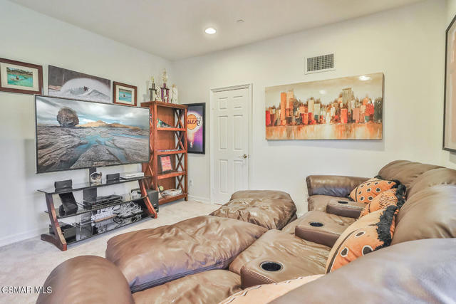 2589 Featherwood Street, Westlake Village CA: https://media.crmls.org/mediaz/796de5e5-c64e-4c45-8f3e-db8138babd18.jpg