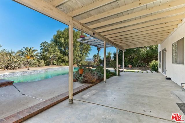 24561 Calvert Street, Woodland Hills CA: https://media.crmls.org/mediaz/796e4f7c-d520-47ab-9ae3-5bfcd4eb9be7.jpg