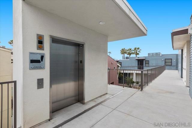 5490 La Jolla Blvd, La Jolla CA: https://media.crmls.org/mediaz/796e713f-4d83-4b11-97a7-9e6bd62f6389.jpg