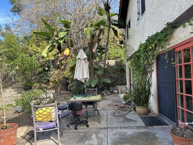 Detail Gallery Image 6 of 16 For 1330 Sugarbush Dr, Vista,  CA 92084 - 4 Beds | 3 Baths