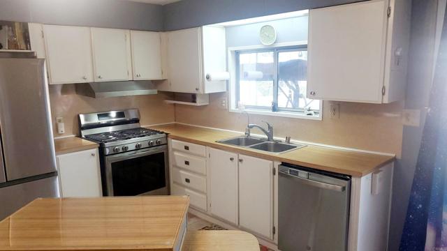 Detail Gallery Image 16 of 43 For 26056 Butterfly Palm Dr, Homeland,  CA 92548 - 2 Beds | 2 Baths