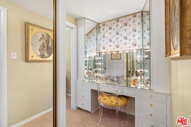 434 S Muirfield Road, Los Angeles CA: https://media.crmls.org/mediaz/796f02af-101e-4d0d-9a18-a20f1254283e.jpg