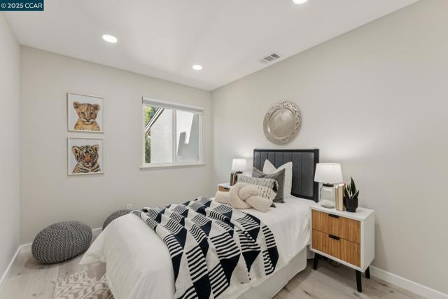 332 Kinross Dr, Walnut Creek CA: https://media.crmls.org/mediaz/796fced8-88b8-470d-a8ff-7a7327f5b57c.jpg